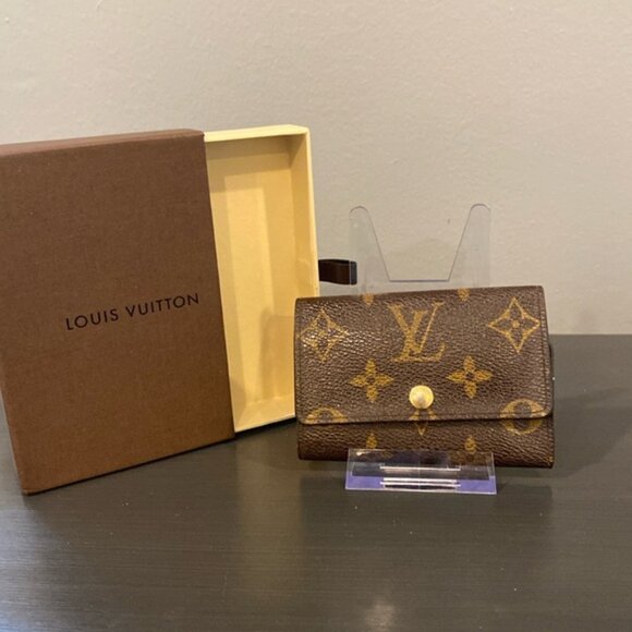 Louis Vuitton Brown Monogram key holder with sm box and unbranded chain.